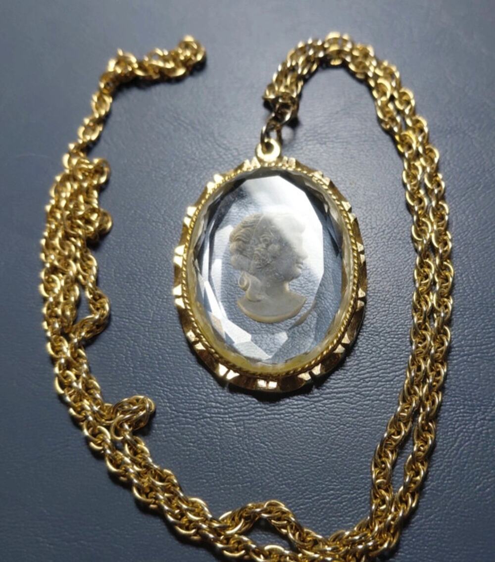 Vintage Art Deco Mid-century modern Cameo necklace